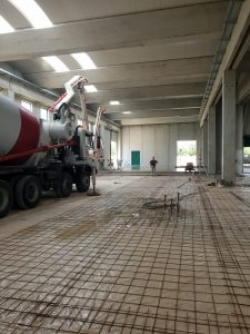 Spa Costruzioni Rosolini al lavoro dentro un capannone